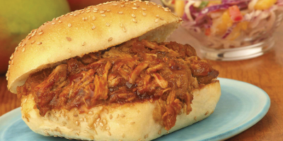 Sándwich BBQ de puerco desmenuzado con mango