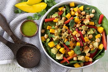 Ensalada De Mango Y Garbanzos Con Vinagreta De Cilantro Y Lima