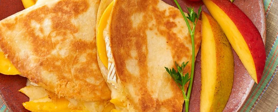 Quesadilla de mango y brie