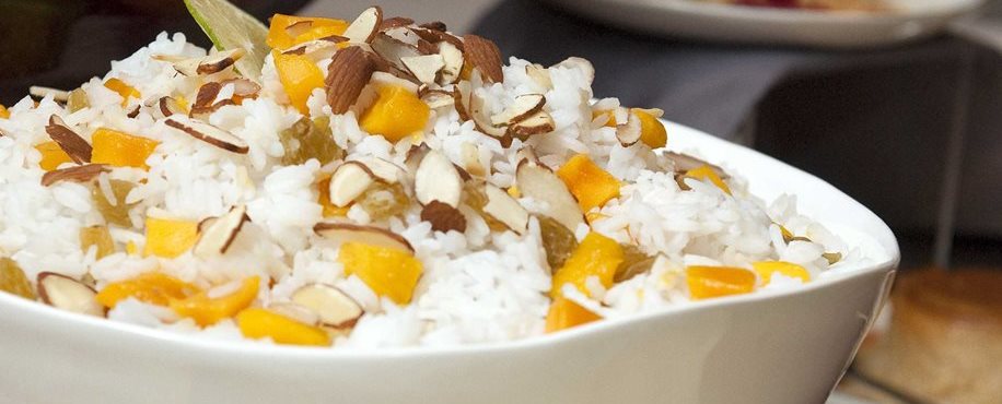 Arroz con coco y mango