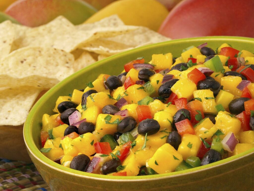 Salsa de Mango con Frijoles Negros