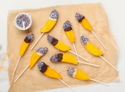 Summer mango recipes - Chocolate dipped mango sparklers for summer