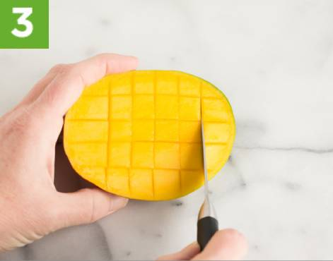 how to dice a mango into cubes step 3