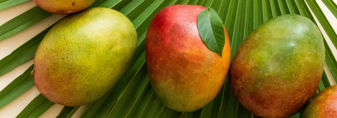 How to Pick a Ripe Mango (Visual Guide + Tips!) - Connoisseurus Veg