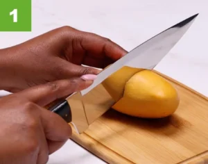 How to cut mango twist and pull method step 1