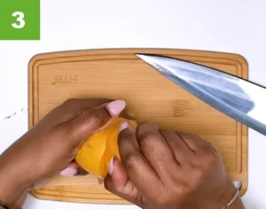 How to cut mango twist and pull method step 3