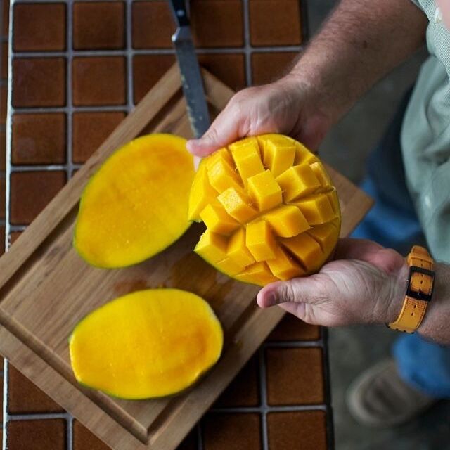 Our favorite way to cut a mango is the slice, dice, and scoop method, also known as hedgehog. What's yours? See 4 ways to cut a mango. Link in bio! 🥭
https://www.mango.org/whats-favorite-way-cut-mango/

#mmmango #alwaysmangoszn #mango #mangos
