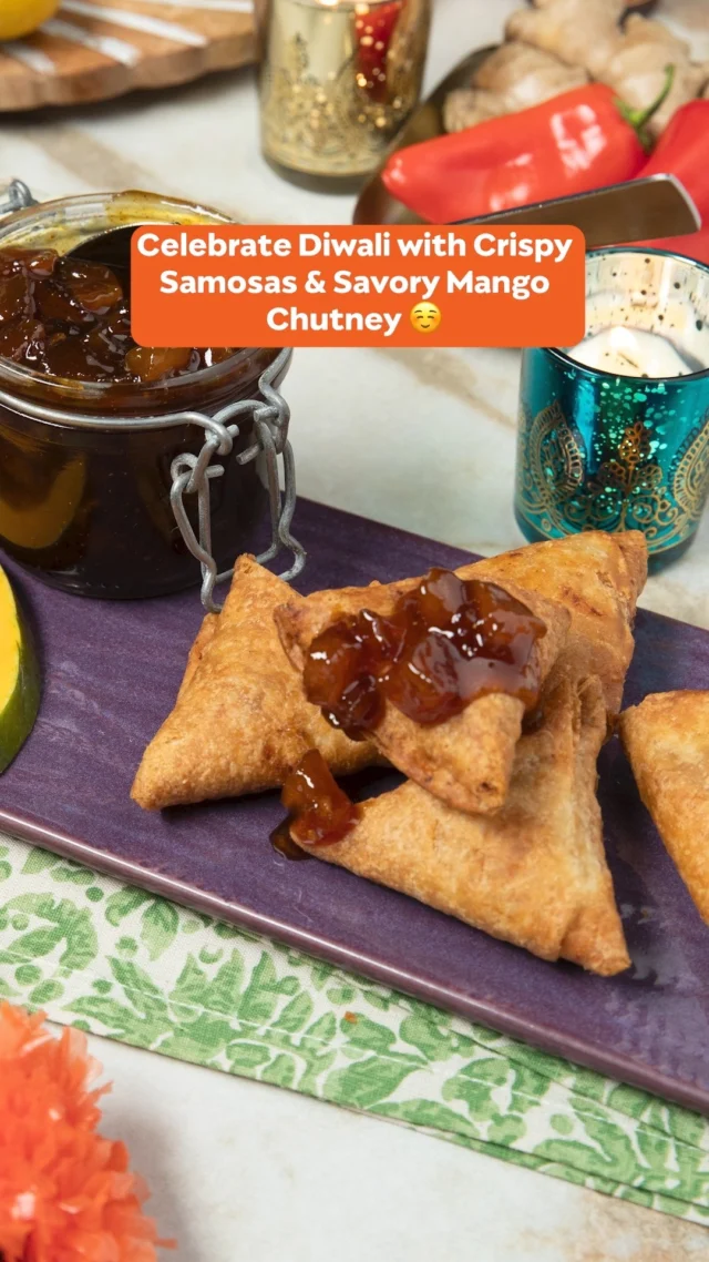 Bring the glow to your Diwali table 🪔. 

Crisp samosas and delicious, spiced mango chutney make every bite shine ✨​

#mango #mangorecipes #Diwali #diwalicelebration #holiday​