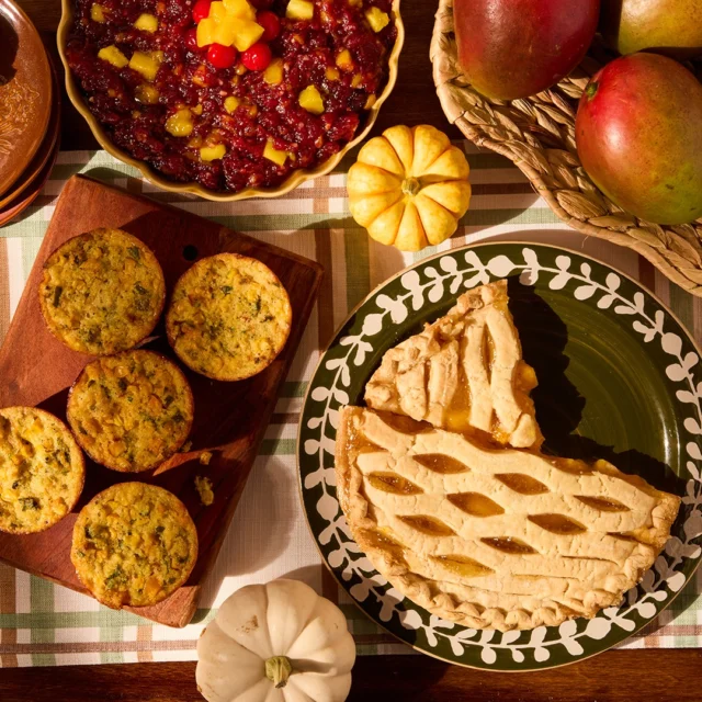 🥭✨Bring a fresh mango twist to Friendsgiving favorites, like Mango Jalapeño Cornbread, Mango Cranberry Sauce or Mango Pie. 

Which would you try first?👇

#mango #mangoholidays #friendsgiving #thanksgiving