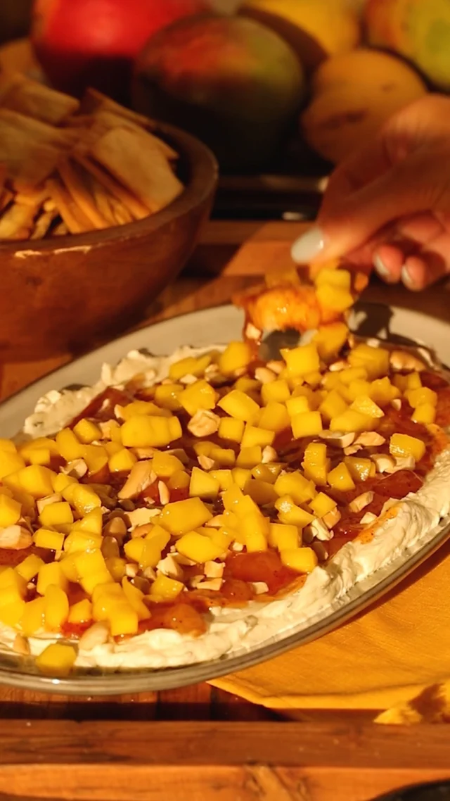 The crowd pleaser your summer spread needs☀️🍽️ 

Whipped goat cheese with a spicy mango twist that is creamy, bold and seriously addictive.

#mango #summerrecipe #whippedgoatcheese #goatcheeserecipe