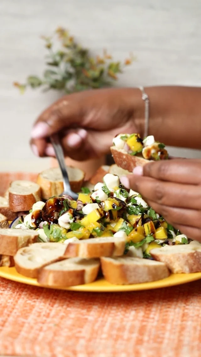 Summer entertaining called and it wants this recipe ☀️🥭 

Spicy Grilled Mango Bruschetta Dip delivers smoky, sweet and spicy flavors that keep everyone coming back for another scoop.​

#FreshMango #PartyDip #MangoBruschetta #GrilledMango #SpicyMango #BruschettaDip #AppetizerRecipes